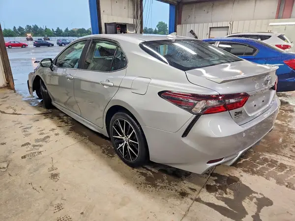 4T1G11BK7NU054990 2022 TOYOTA CAMRY - Image 2
