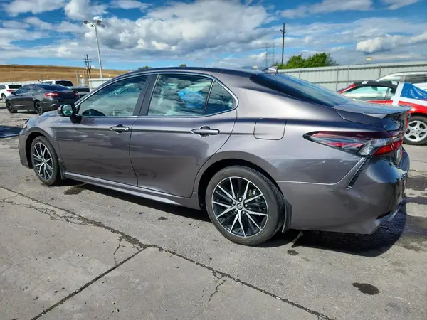 4T1G11BK7NU055573 2022 TOYOTA CAMRY - Image 2