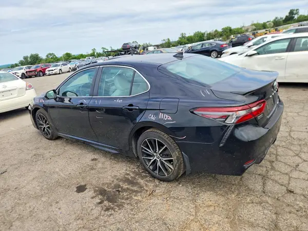 4T1G11BK7NU057873 2022 TOYOTA CAMRY - Image 2
