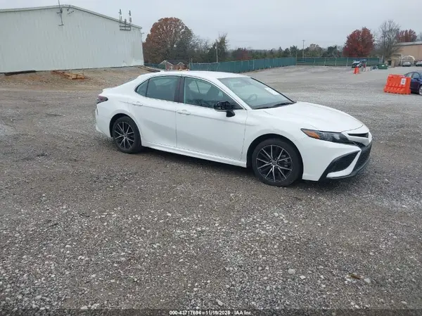 4T1G11BK7NU058196 2022 TOYOTA CAMRY - Image 1