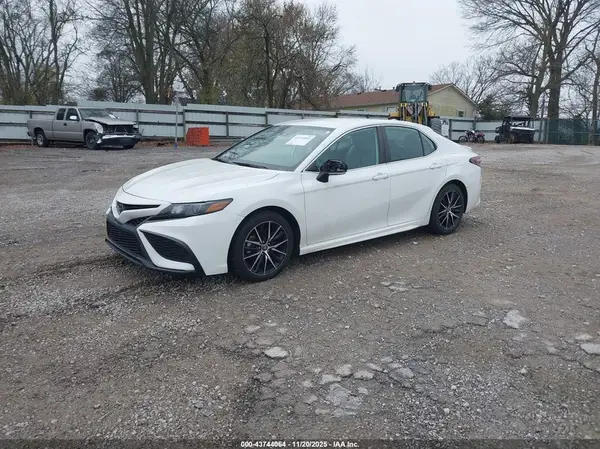 4T1G11BK7NU058487 2022 TOYOTA CAMRY - Image 2
