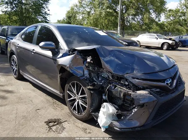 4T1G11BK7NU060515 2022 TOYOTA CAMRY - Image 1