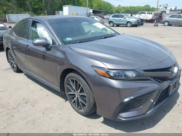 4T1G11BK7NU061082 2022 TOYOTA CAMRY - Image 1