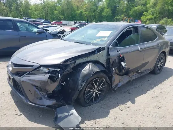 4T1G11BK7NU061082 2022 TOYOTA CAMRY - Image 2