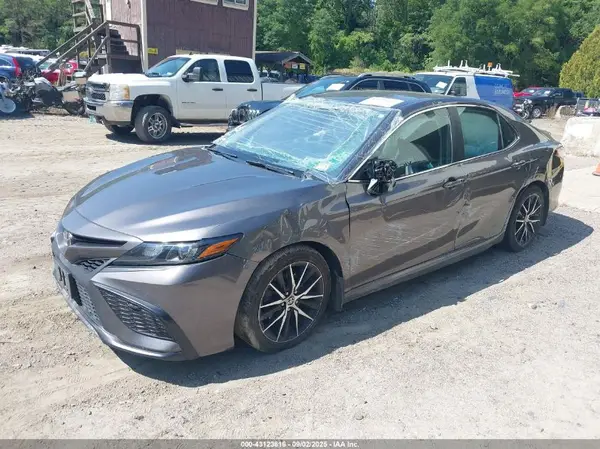4T1G11BK7NU065066 2022 TOYOTA CAMRY - Image 2