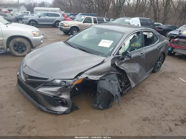 4T1G11BK7NU066993 2022 TOYOTA CAMRY - Image 2