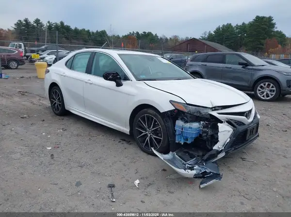 4T1G11BK7RU121092 2024 TOYOTA CAMRY - Image 1