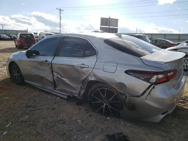 4T1G11BK8MU020877 2021 TOYOTA CAMRY - Image 2