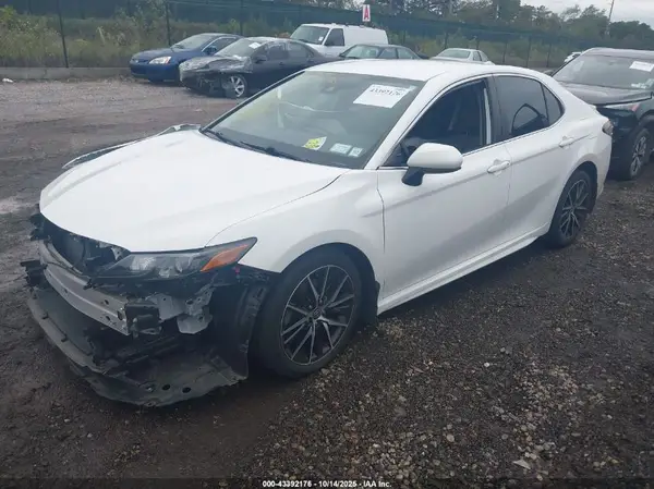4T1G11BK8MU024444 2021 TOYOTA CAMRY - Image 2