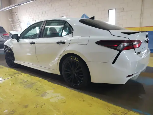 4T1G11BK8MU026436 2021 TOYOTA CAMRY - Image 2