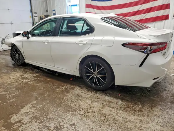 4T1G11BK8MU026775 2021 TOYOTA CAMRY - Image 2