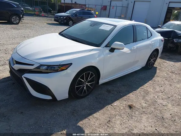 4T1G11BK8MU040076 2021 TOYOTA CAMRY - Image 2