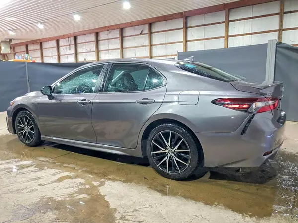 4T1G11BK8MU043883 2021 TOYOTA CAMRY - Image 2