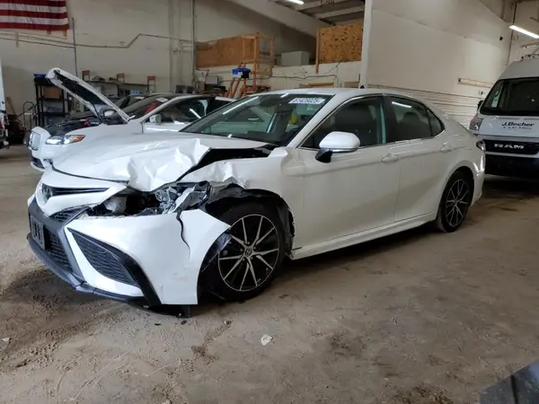 4T1G11BK8NU060667 2022 TOYOTA CAMRY - Image 1