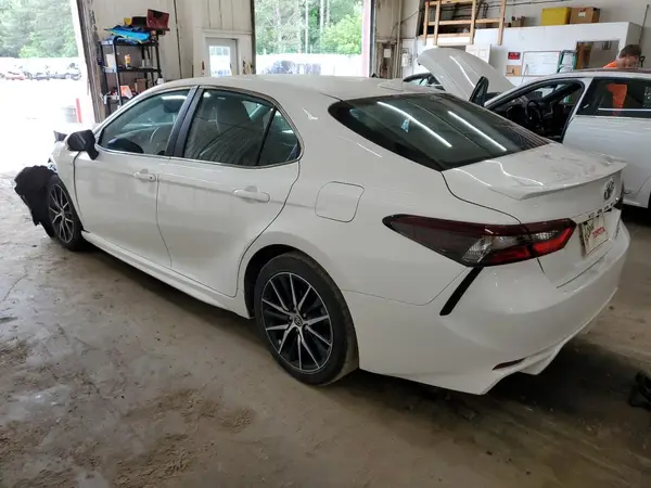 4T1G11BK8NU060667 2022 TOYOTA CAMRY - Image 2