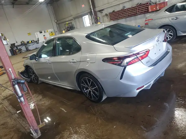 4T1G11BK8NU061740 2022 TOYOTA CAMRY - Image 2