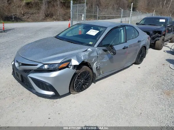 4T1G11BK8NU068977 2022 TOYOTA CAMRY - Image 2