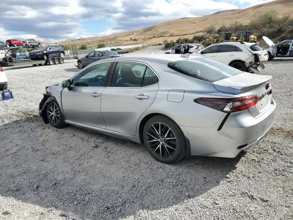4T1G11BK8NU069403 2022 TOYOTA CAMRY - Image 2