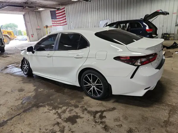 4T1G11BK8NU072351 2022 TOYOTA CAMRY - Image 2