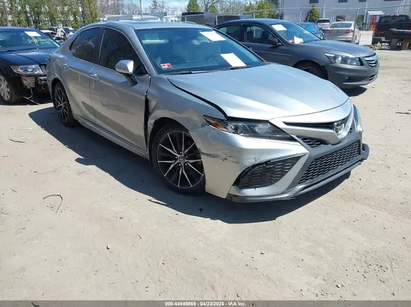 4T1G11BK8NU072589 2022 TOYOTA CAMRY - Image 1