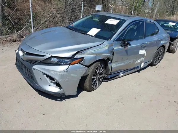 4T1G11BK8NU072589 2022 TOYOTA CAMRY - Image 2