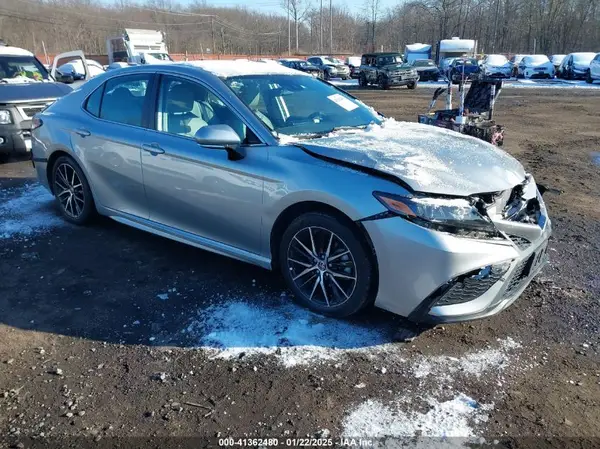 4T1G11BK9NU060869 2022 TOYOTA CAMRY - Image 1