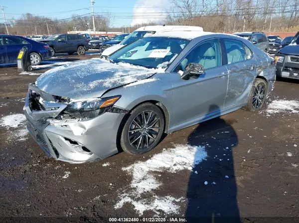 4T1G11BK9NU060869 2022 TOYOTA CAMRY - Image 2