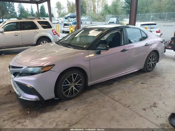 4T1G11BK9NU061035 2022 TOYOTA CAMRY - Image 2