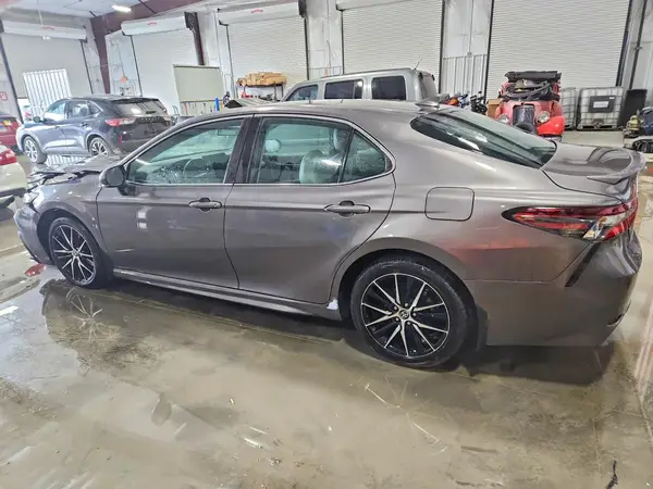 4T1G11BK9NU067756 2022 TOYOTA CAMRY - Image 2