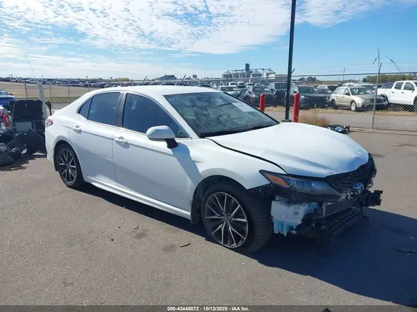 4T1G11BKXMU029922 2021 TOYOTA CAMRY - Image 1