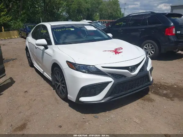 4T1G11BKXNU067748 2022 TOYOTA CAMRY - Image 1