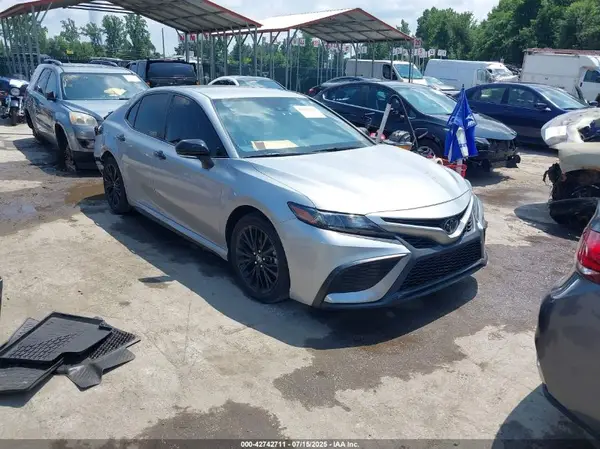 4T1G11BKXNU068768 2022 TOYOTA CAMRY - Image 1