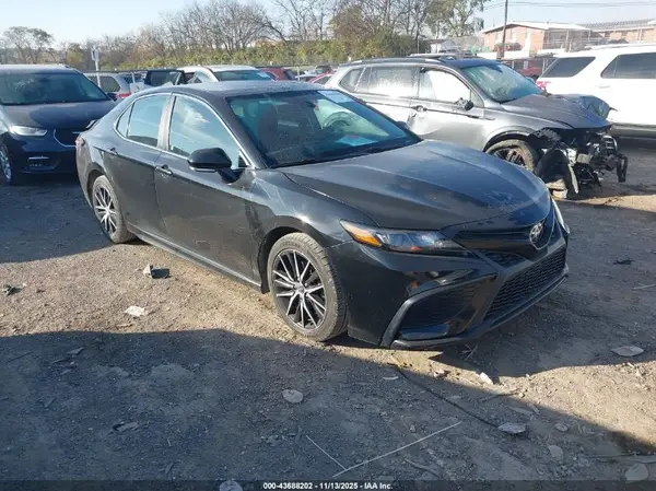 4T1G11BKXNU069791 2022 TOYOTA CAMRY - Image 1
