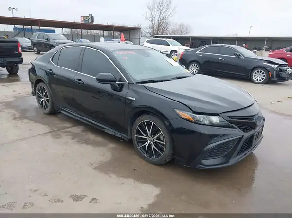4T1G31AK2MU546370 2021 TOYOTA CAMRY - Image 1