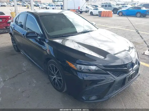 4T1G31AK2MU556770 2021 TOYOTA CAMRY - Image 1
