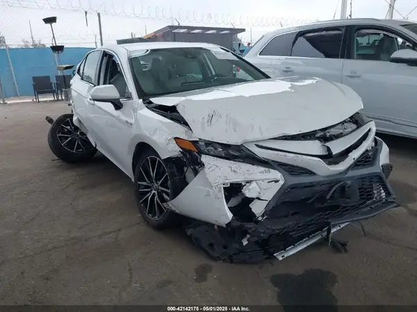 4T1G31AK2MU559197 2021 TOYOTA CAMRY - Image 1