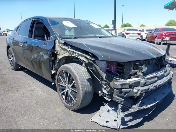 4T1G31AK2MU569535 2021 TOYOTA CAMRY - Image 1
