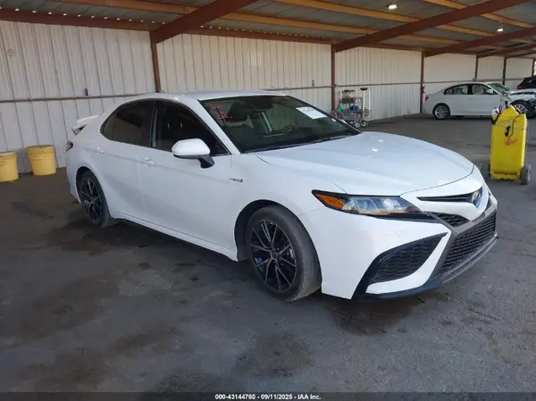 4T1G31AK3MU029594 2021 TOYOTA CAMRY - Image 1