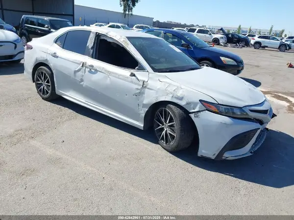4T1G31AK4NU045644 2022 TOYOTA CAMRY - Image 1