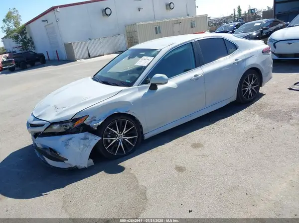4T1G31AK4NU045644 2022 TOYOTA CAMRY - Image 2