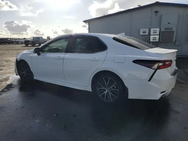 4T1G31AK4NU585723 2022 TOYOTA CAMRY - Image 2