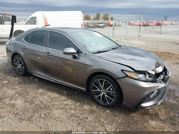 4T1G31AK5MU556472 2021 TOYOTA CAMRY - Image 1