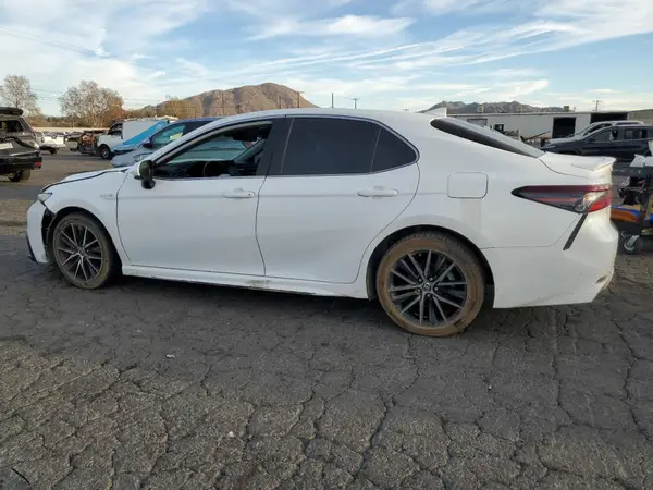 4T1G31AK6MU555072 2021 TOYOTA CAMRY - Image 2