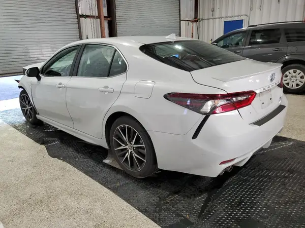 4T1G31AK7RU065828 2024 TOYOTA CAMRY - Image 2