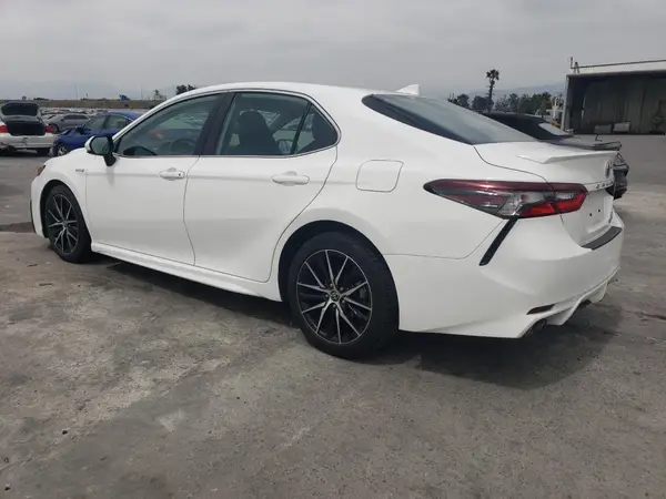 4T1G31AK8MU025489 2021 TOYOTA CAMRY - Image 2