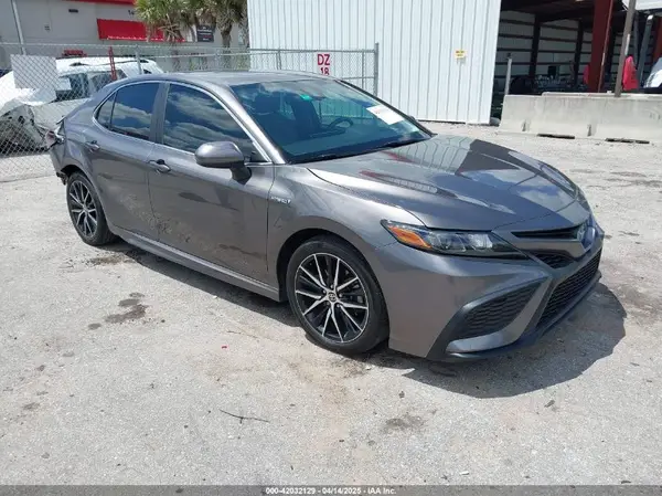 4T1G31AK8MU554036 2021 TOYOTA CAMRY - Image 1