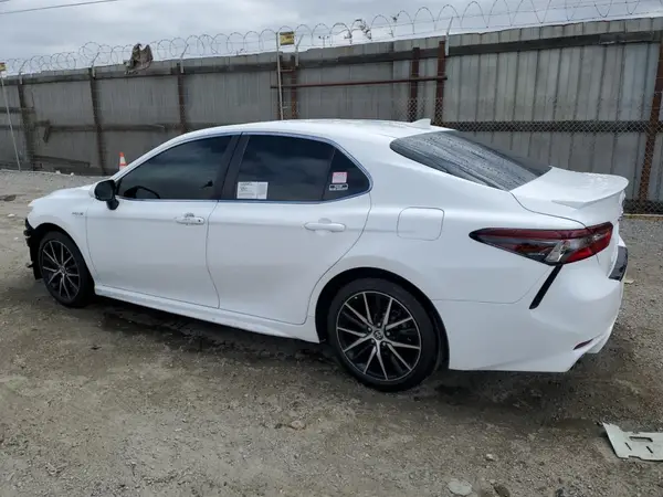 4T1G31AKXMU561795 2021 TOYOTA CAMRY - Image 2