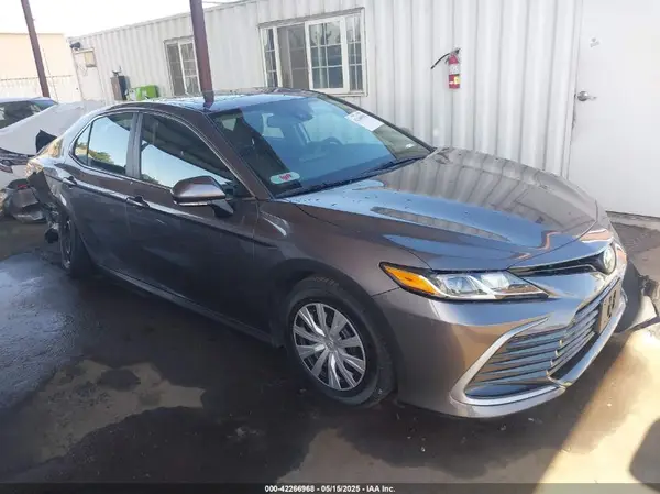 4T1H31AK2NU572683 2022 TOYOTA CAMRY - Image 1