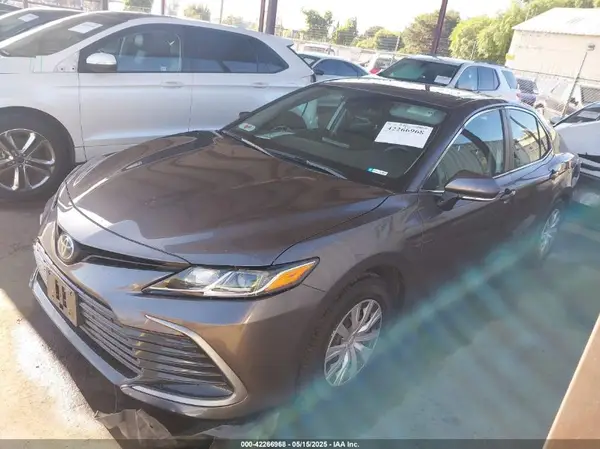 4T1H31AK2NU572683 2022 TOYOTA CAMRY - Image 2