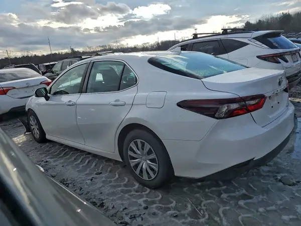 4T1H31AK9NU582885 2022 TOYOTA CAMRY - Image 2